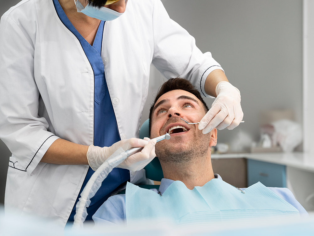 علاج وزراعة الأسنان ضمن خدمات السياحة العلاجية باعتماد أحدث تقنيات التجميل والتركيب